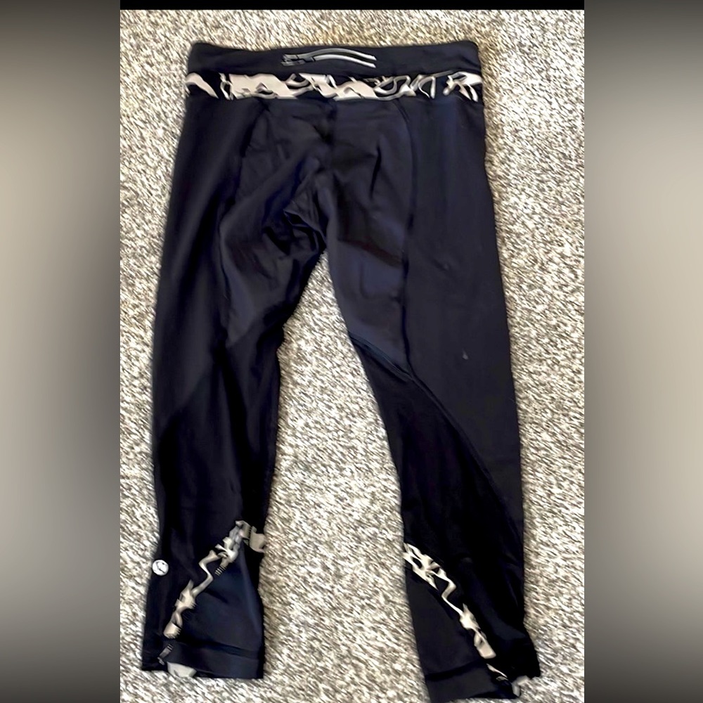 Lululemon black 3/4 length size 4-6